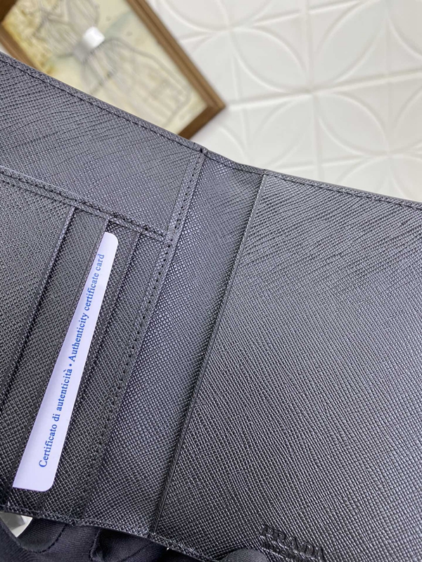 プラダ財布コピー全体デザイン